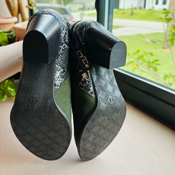 Vionic Naomi Suede Snake-Print Water-Resistant Boots in olive green size 9.5 - Picture 8 of 11